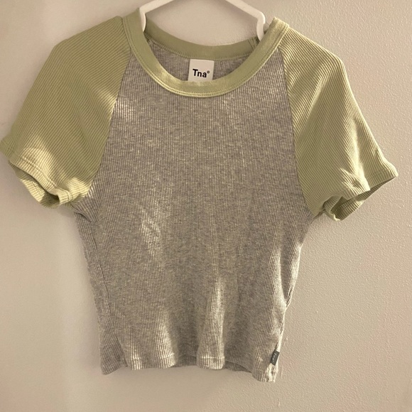 aritzia tna coburn t-shirt - Picture 2 of 3